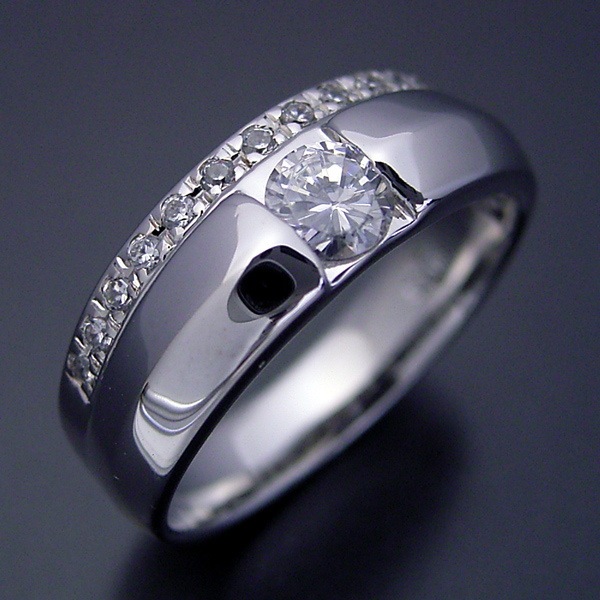 エタニティリングと組み合わせた婚約指輪