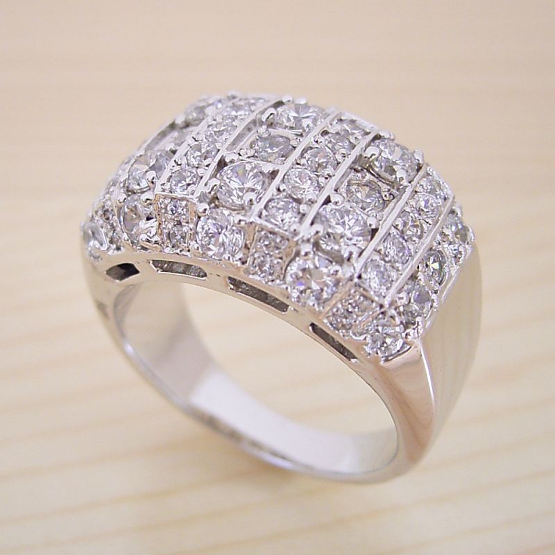 ギラギラ感が凄い婚約指輪 - 婚約指輪(エンゲージリング) - 婚約指輪(エンゲージリング)の販売「ブリリアントジュエリー」
