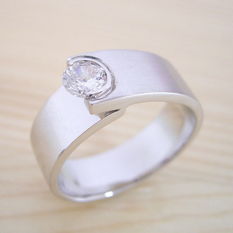 シンプルでスタイリッシュな婚約指輪「Kiwami type Six」