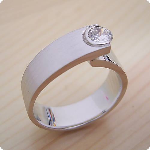 シンプルでスタイリッシュな婚約指輪「Kiwami type Six」