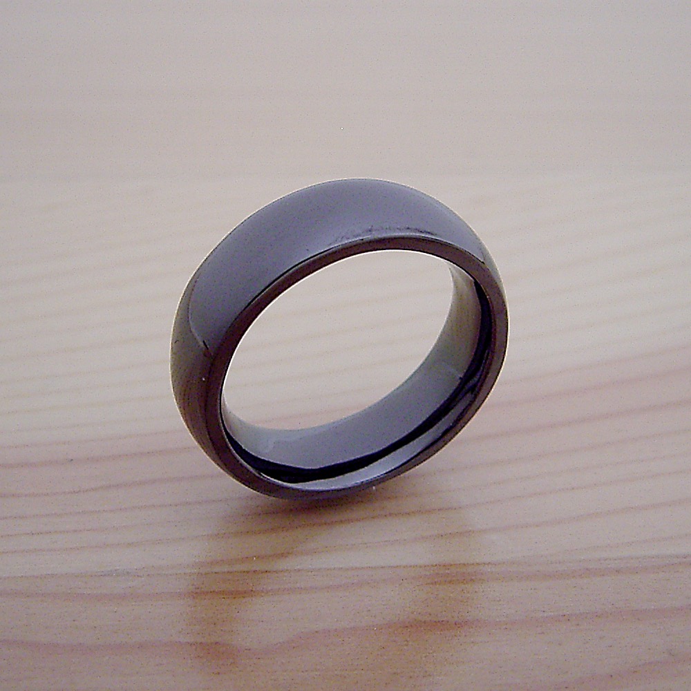最高に気持ちが良い着け心地の結婚指輪「一つの指輪〜ジェットブラックモデル〜」