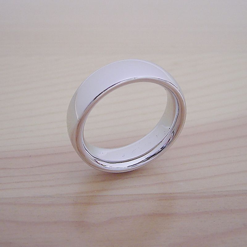 最高に気持ちが良い着け心地の結婚指輪「一つの指輪〜プラチナモデル〜」